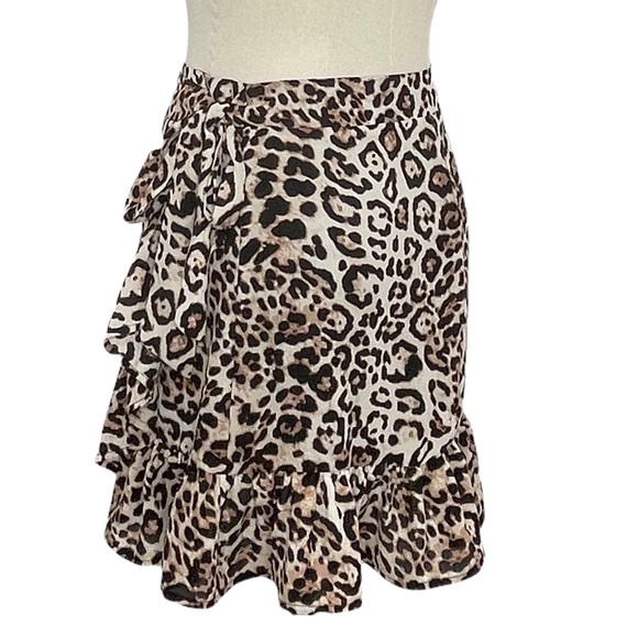 Forever 21 Leopard Print Skirt Ruffle Edge Side Tie and Button Closure Sz Small - Picture 4 of 7